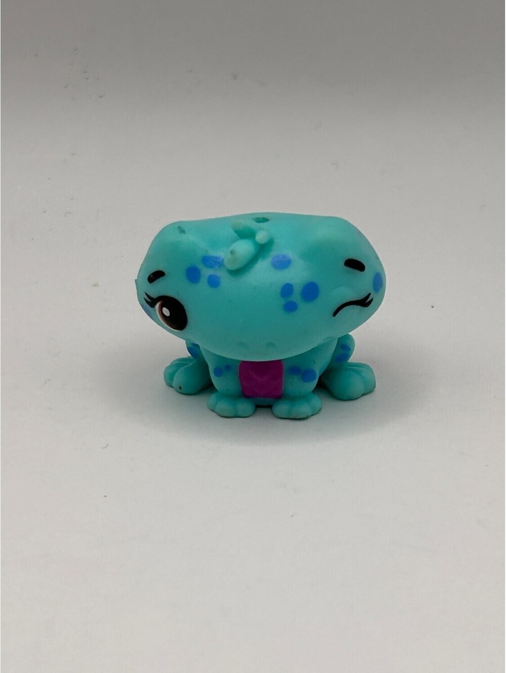 Spin Master Hatchimals CollEGGtibles Blue Frog Mini Figure Collectible Toy